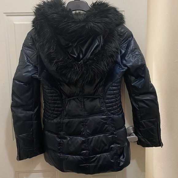 LAUNDRY:EC;Women’s Size M black puffer jacket detachable hood and zip sleeves. - Picture 4 of 7